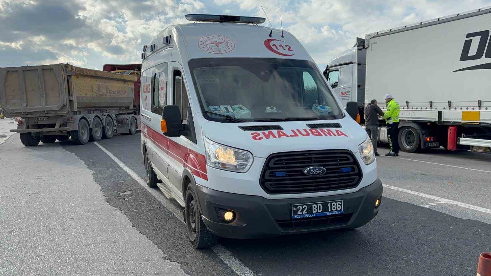 edirnede otomobil tira carpti 1 kisi yaralandi kaza ani kamerada 1 QlEmgwUS