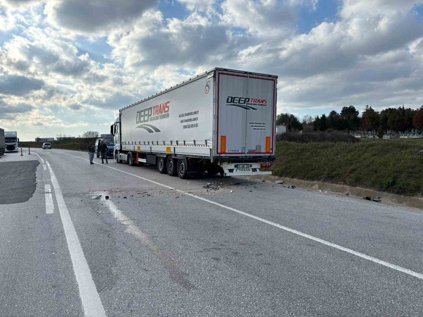 edirnede otomobil tira carpti 1 kisi yaralandi kaza ani kamerada 3 FbuELK6k