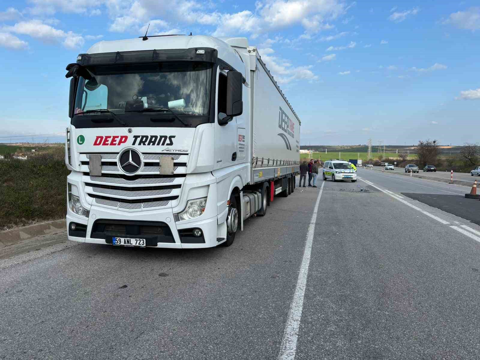 edirnede otomobil tira carpti 1 kisi yaralandi kaza ani kamerada 4 BAMu5Jyl