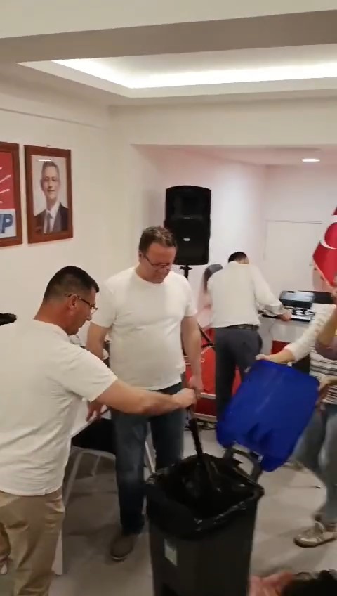edirnede partililer chp il binasi onunde toplandi 3 ymwaDIEG