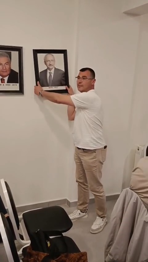 edirnede partililer chp il binasi onunde toplandi 4