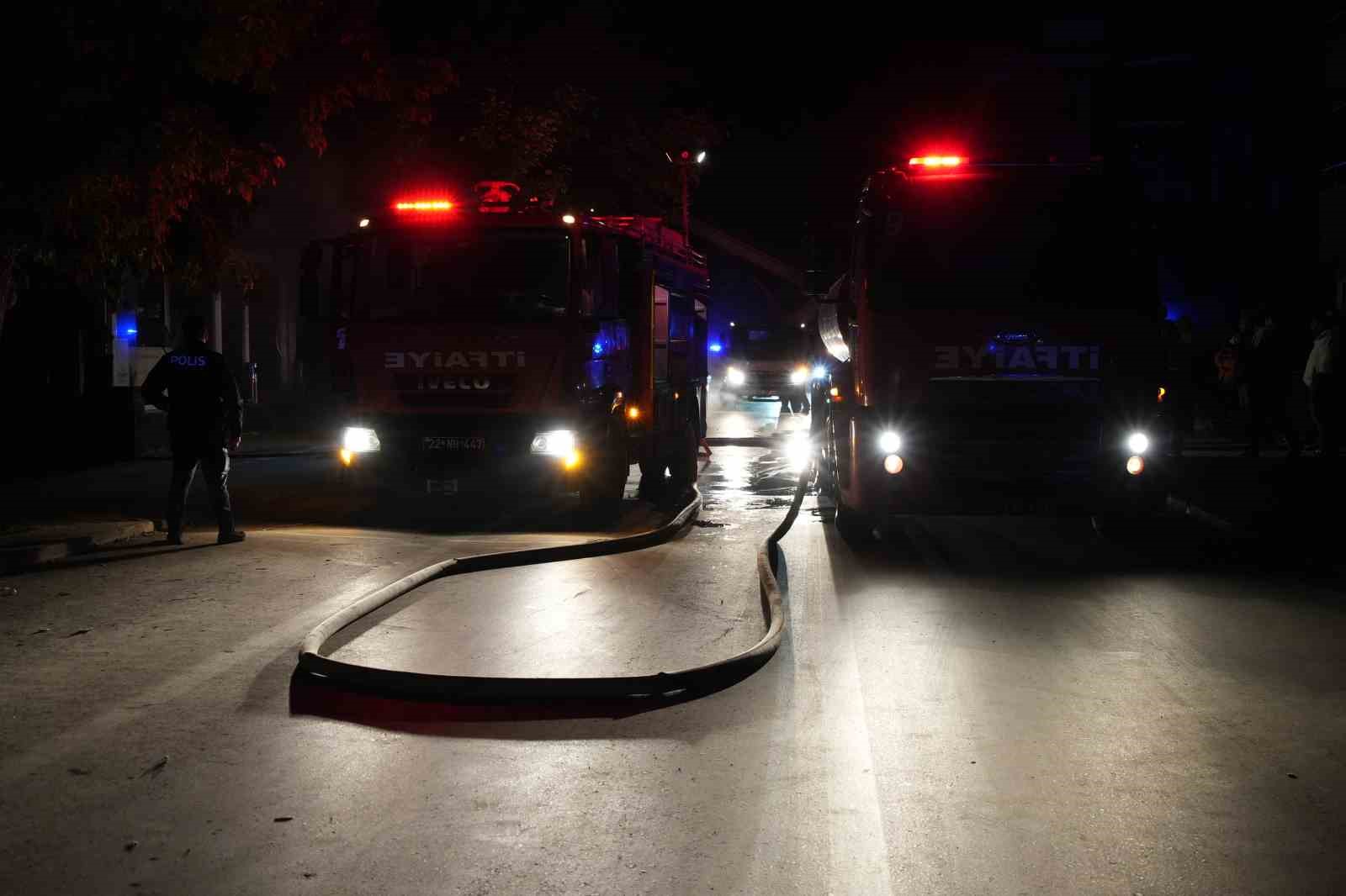 edirnede pastanede yangin panigi mahalleli sokaga dokuldu 1 u1ERGjpF
