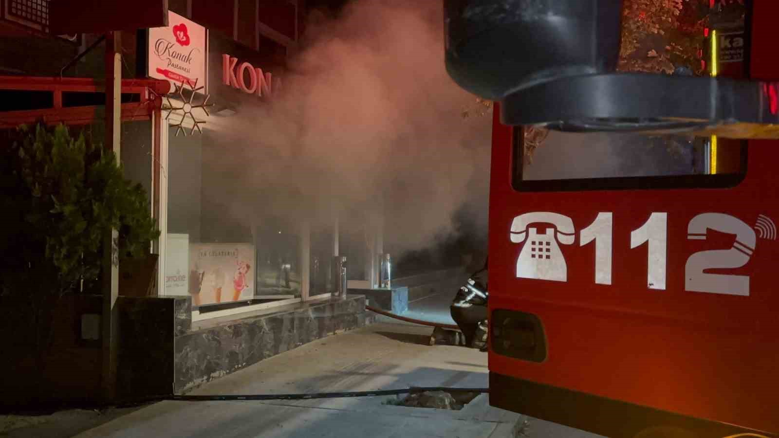 edirnede pastanede yangin panigi mahalleli sokaga dokuldu 5 GDpaSCcL