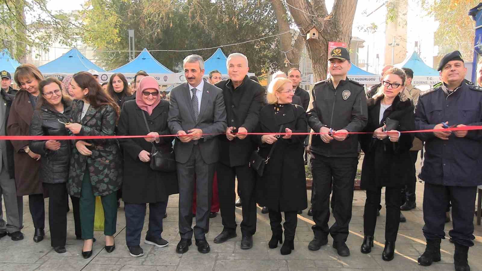 edirnede polis esleri tek yurek oldu tum urunler tukendi 0 ANzXdFvJ