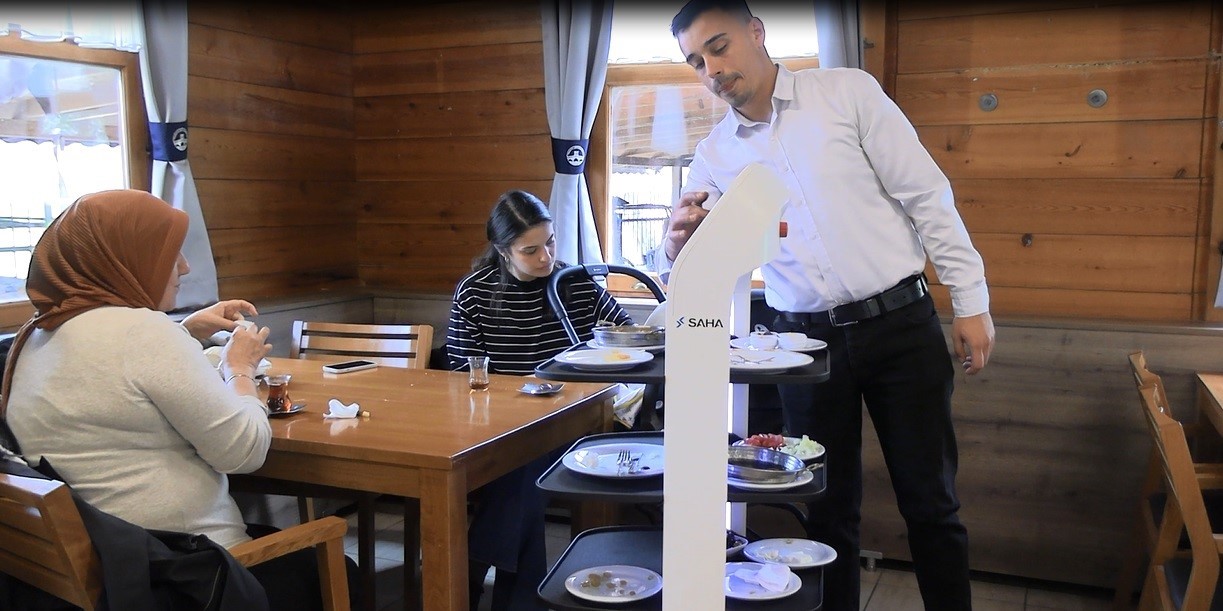 edirnede robot garson hizmete basladi musteriler memnun 1 BTHqN2sj
