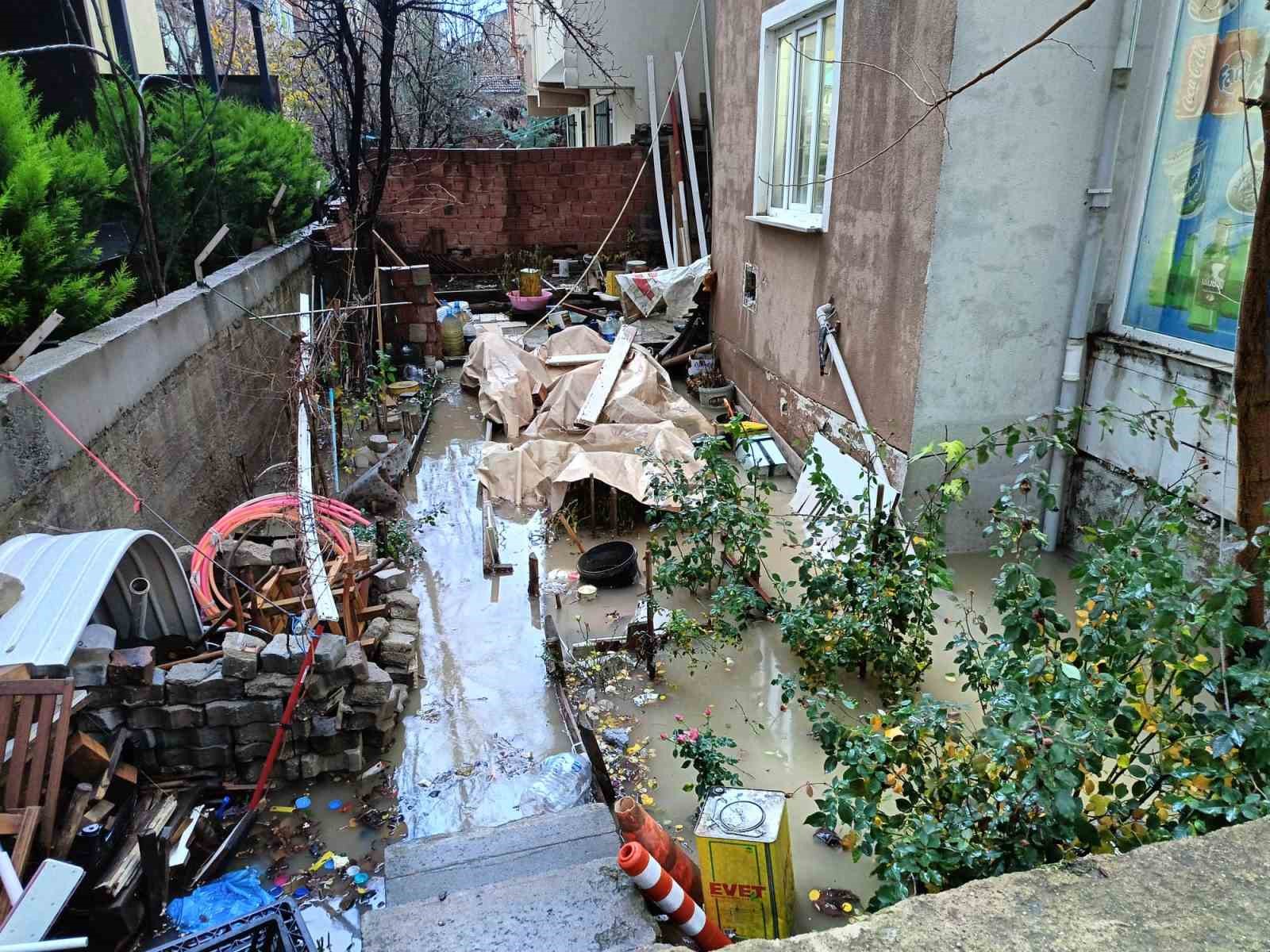 edirnede saganak hayati olumsuz etkiledi bazi ev ve is yerlerini su basti 5 kCUF2vW4