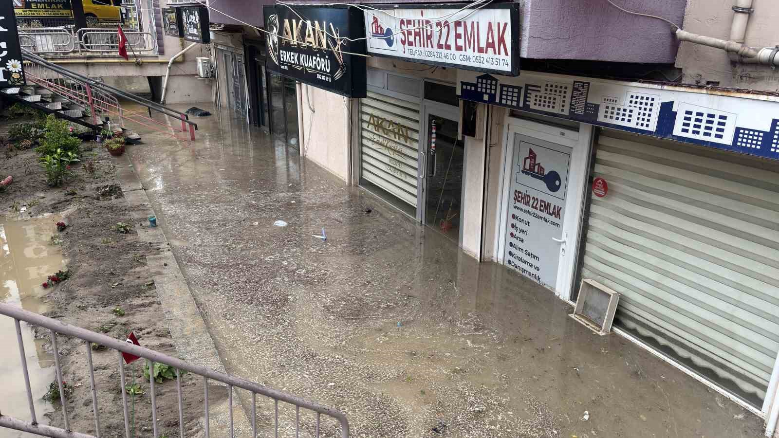 edirnede saganak is yerlerini su altinda birakti 1 HzCzeC7r