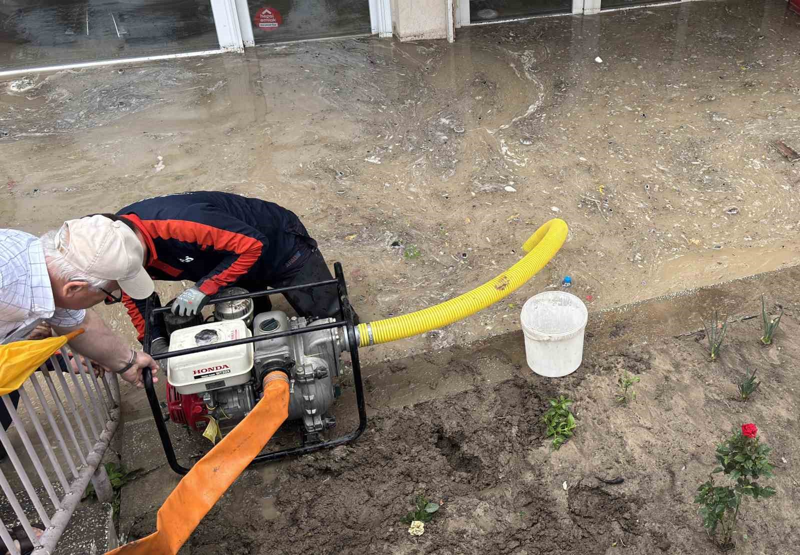 edirnede saganak is yerlerini su altinda birakti 3 3qDu7Nfv