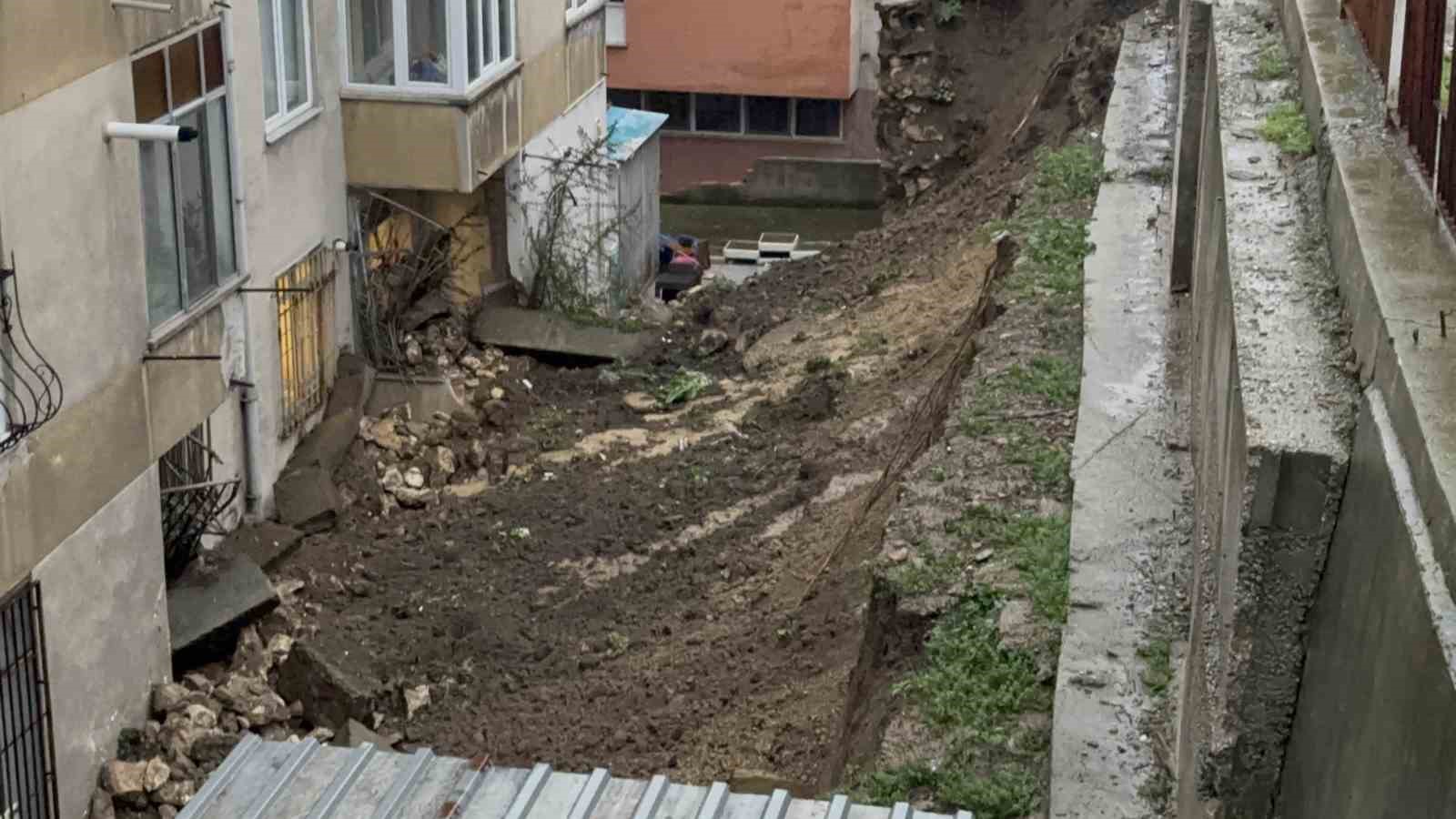 edirnede saganak sonrasi istinat duvari coktu balkonlar zarar gordu 6 FiqClKcp
