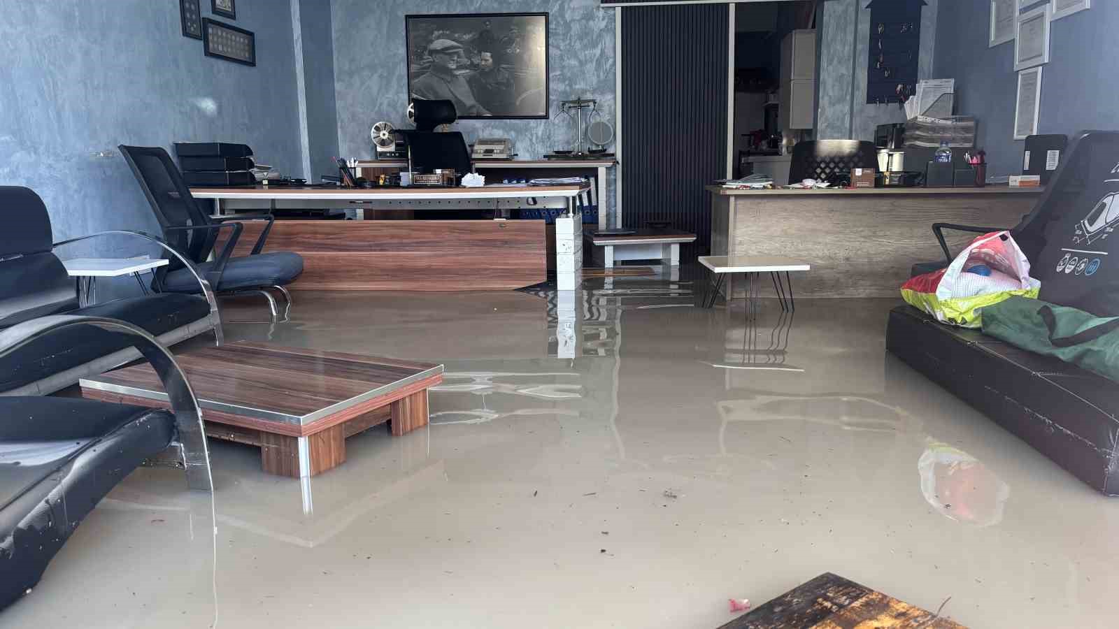 edirnede saganak ve dolu hayati felc etti is yerleri sular altinda kaldi 0 i5ZSWjrB