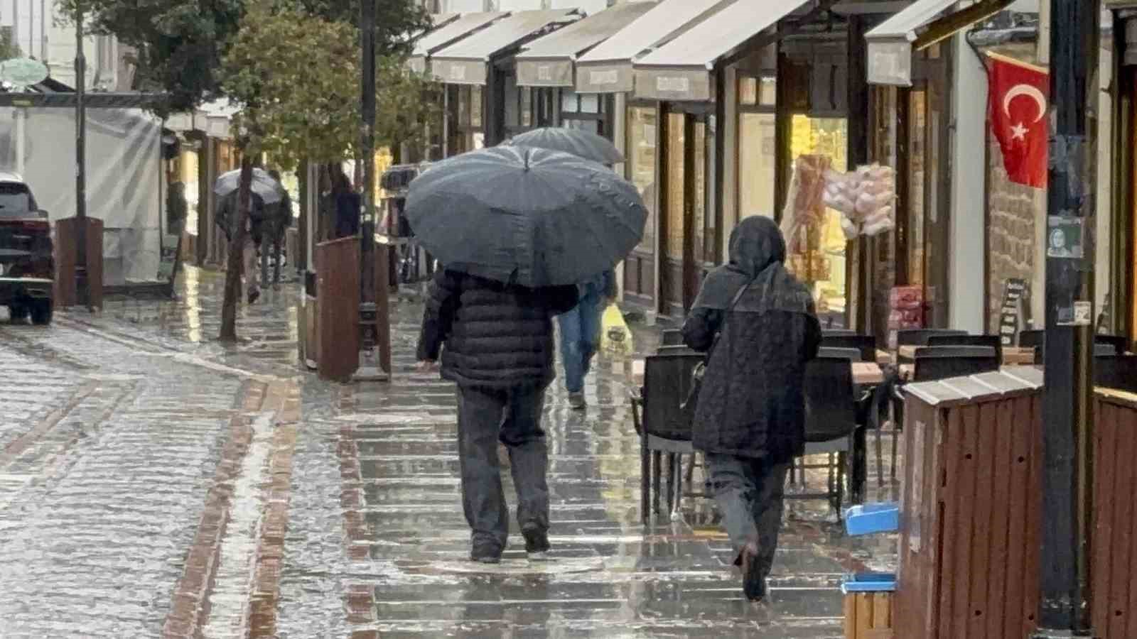 edirnede saganak yagis cadde ve sokaklar gole dondu 6 uGITr2md