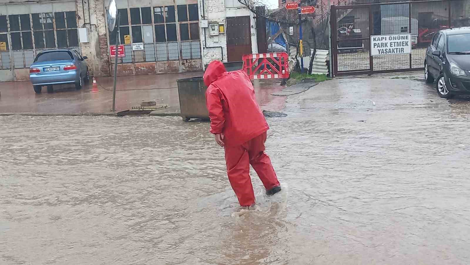 edirnede saganak yagis cadde ve sokaklar gole dondu 7