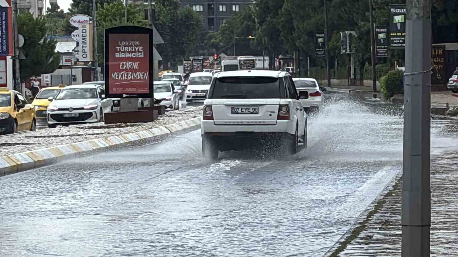 edirnede saganak yagis yollari gole cevirdi 2 IsUpZQvr
