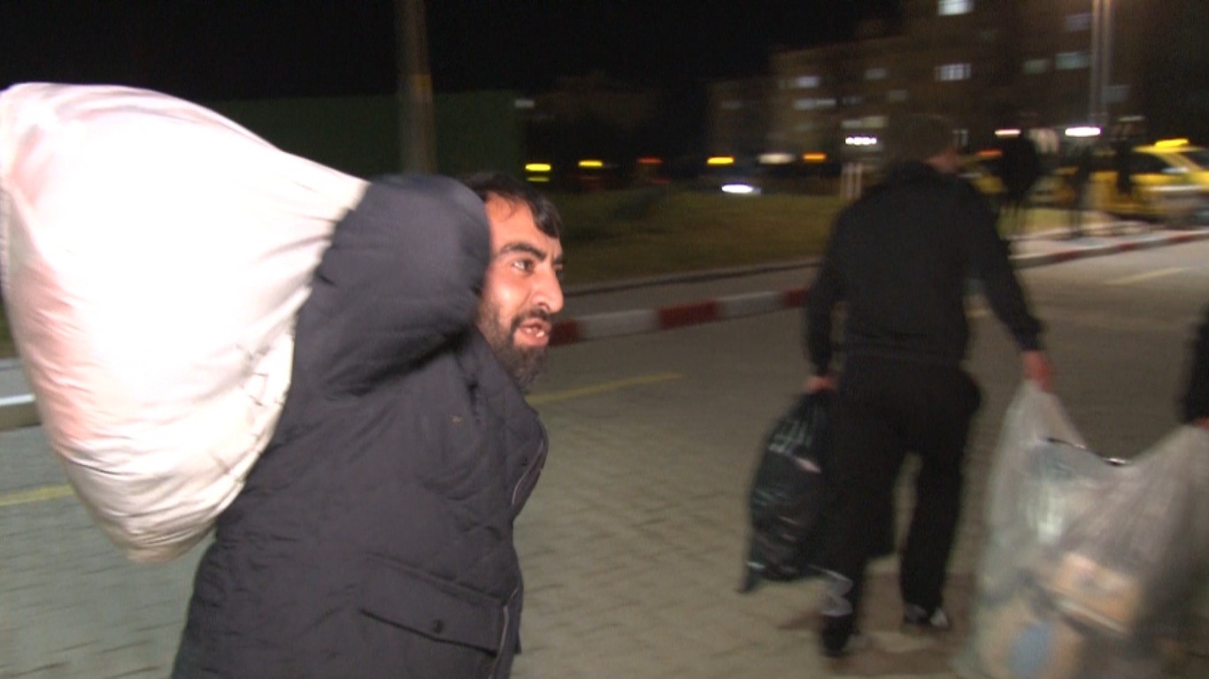 edirnede tahliye sevinci kameralara yansidi kosarak cikip roportaj arasina girdi 1 pKUOY1ql