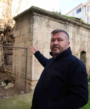edirnede-tarihi-turbe-restore-edilmeyi-bekliyor-9cRKnHpY.jpg
