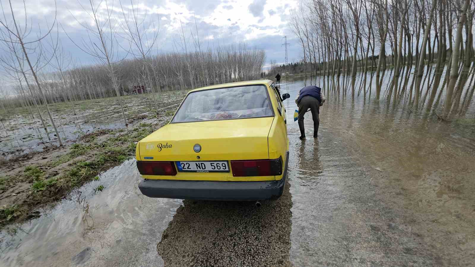 Edirne’de taşkın suları bedava yıkamaya dönüştü: Taşkını fırsata çevirdiler 8 edirnede taskin sulari bedava yikamaya donustu taskini firsata cevirdiler 4 ii6NMfEA