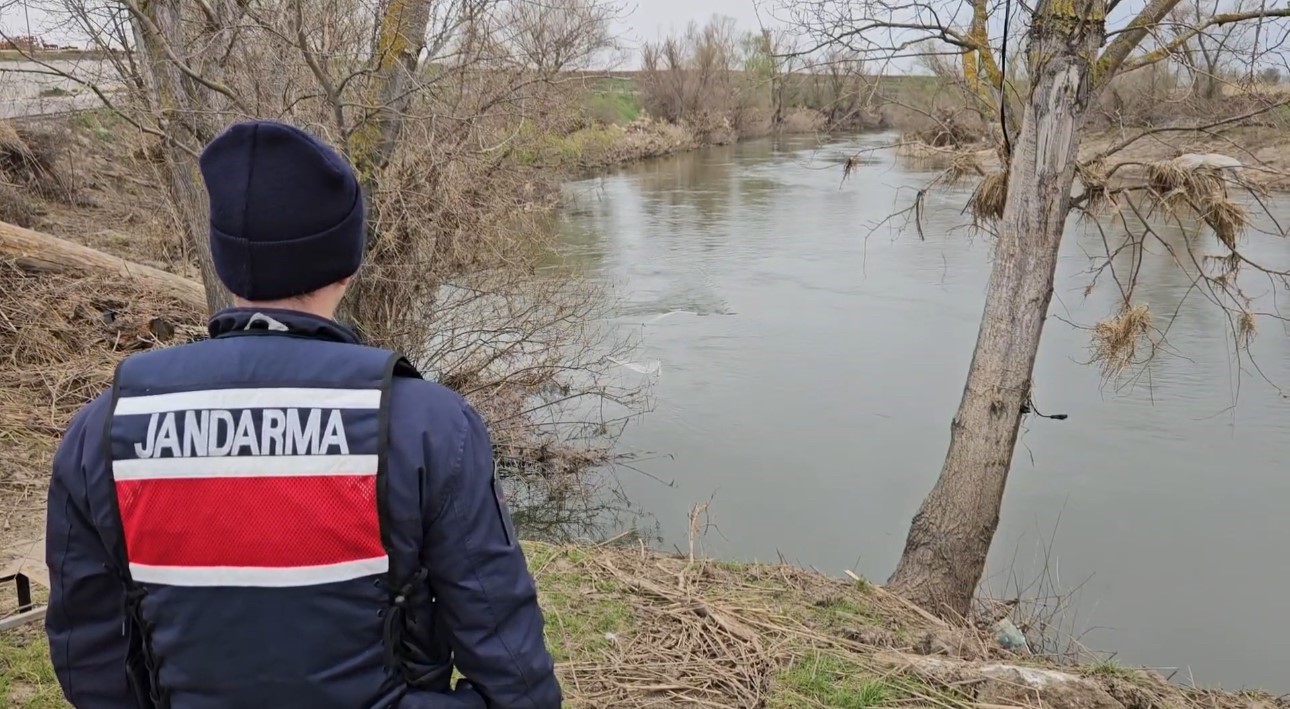 edirnede taskinda nehre dusen otomobil 1 ay sonra bulundu 1 KJ5OwwEv