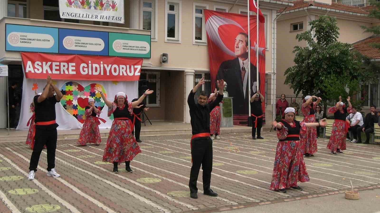 edirnede temsili askerlik toreninde duygu dolu anlar yasandi ozel bireyler askere ugurlandi 4 l1R7hsa2