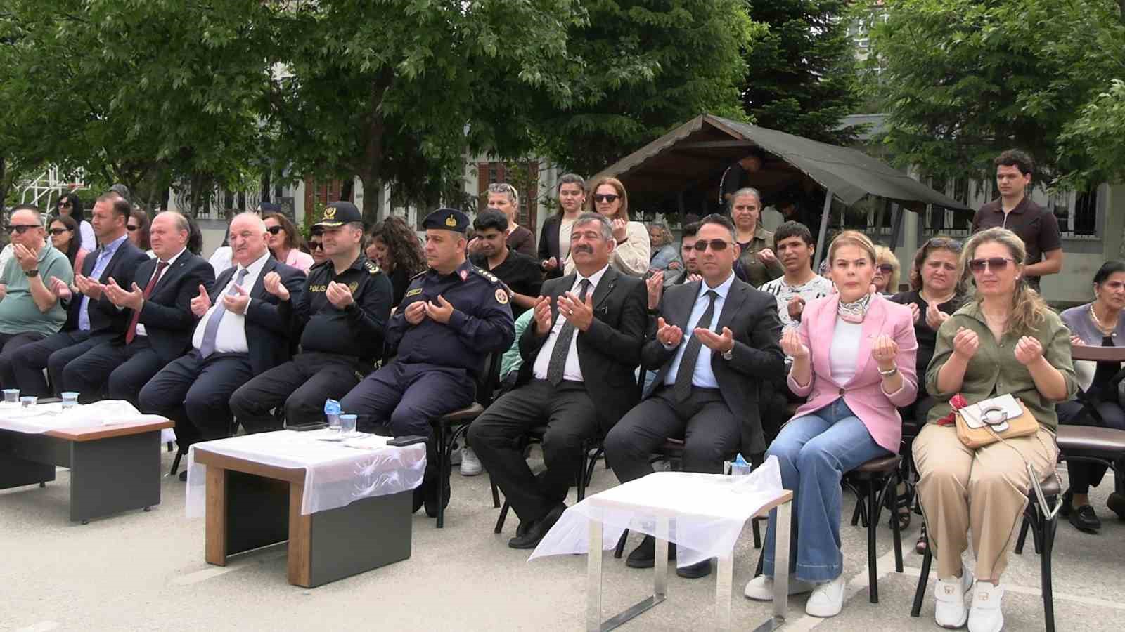edirnede temsili askerlik toreninde duygu dolu anlar yasandi ozel bireyler askere ugurlandi 5 QqraeBY2