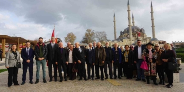 edirnede-ticaret-lisesi-mezunlari-selimiyenin-golgesinde-bulustu-icJyAm8p.jpg