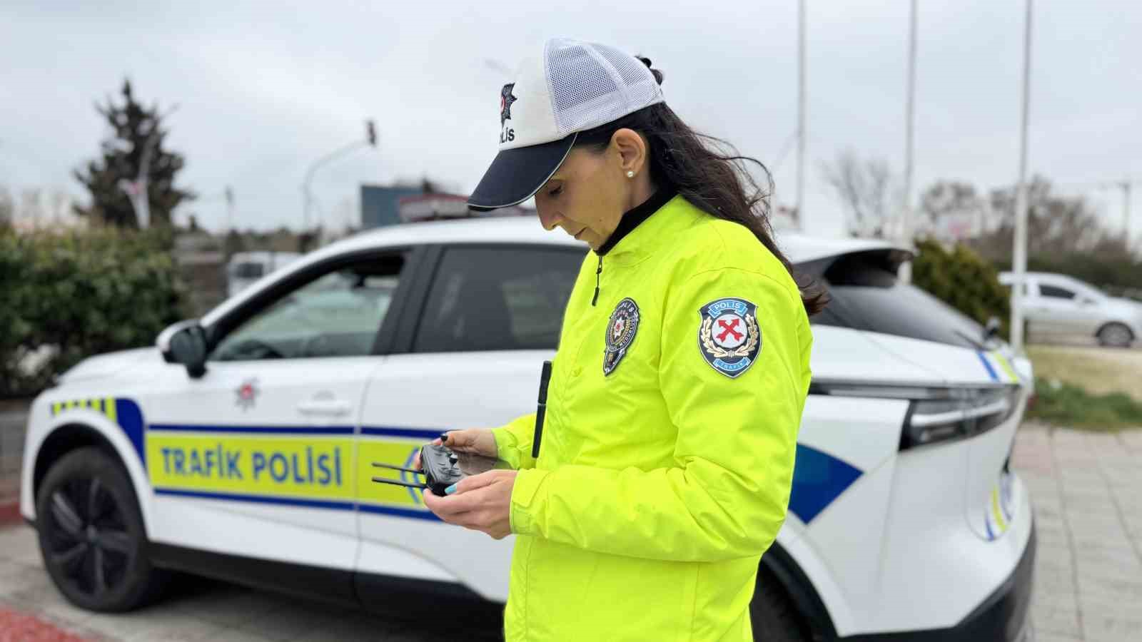 edirnede trafik denetimleri arttirildi arac kullanirken telefona bakanin ehliyetine el konulacak 3 Cb3cbKzS