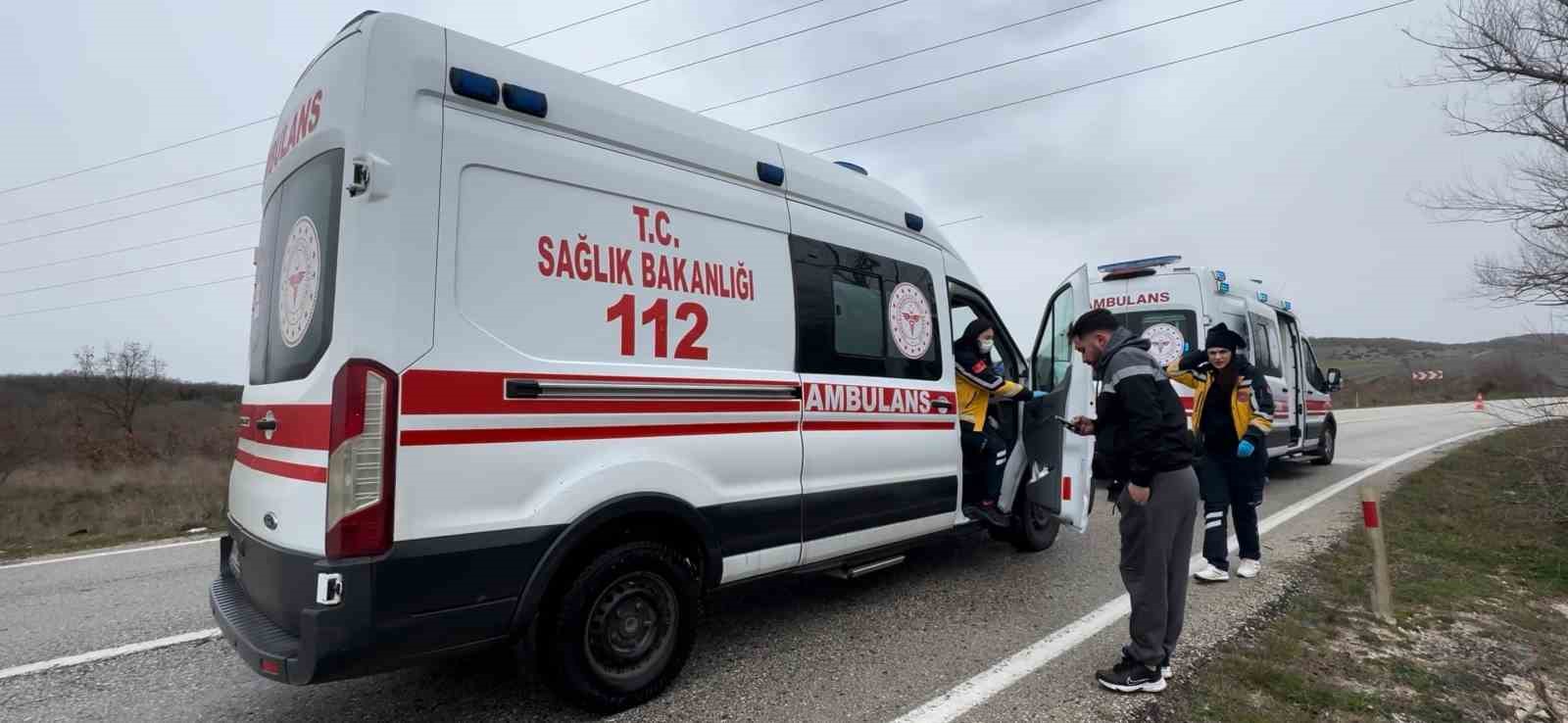 Edirne’de trafik kazası: 3 yaralı 5 edirnede trafik kazasi 3 yarali 1