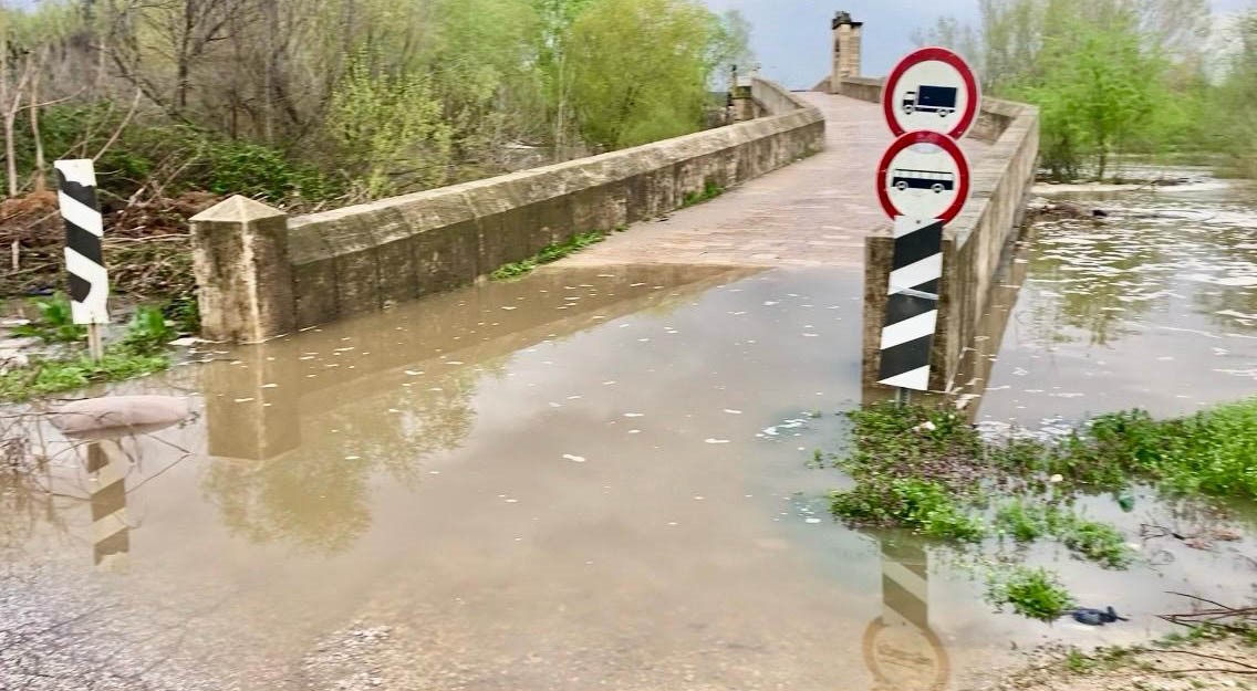 edirnede tunca nehri tasti sarachane koprusu trafige kapandi 0 GzInaUCH
