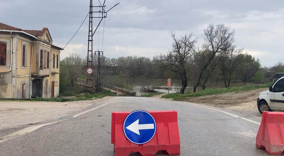 edirnede tunca nehri tasti sarachane koprusu trafige kapandi 1 fYry895y