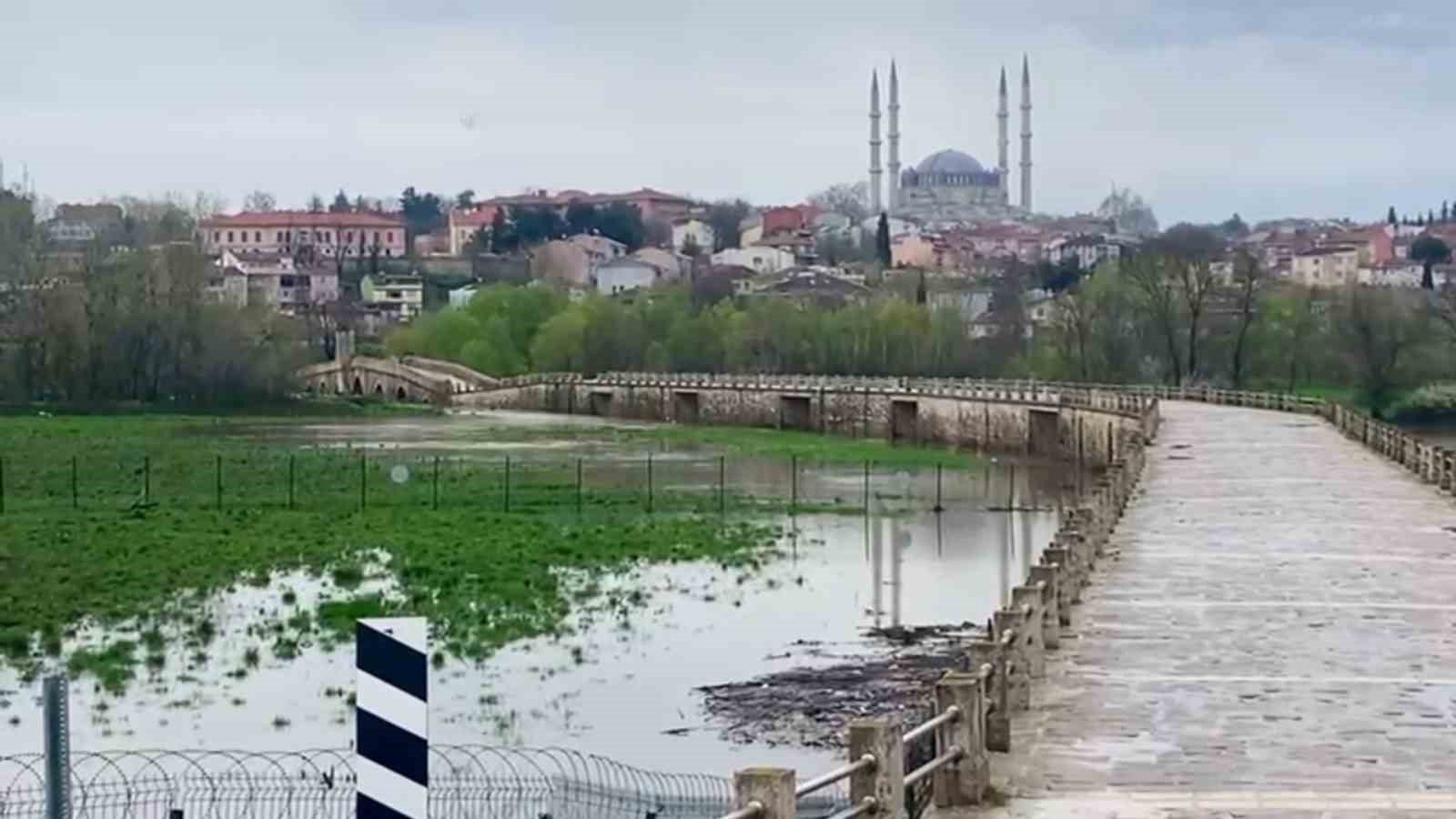edirnede tunca nehri tasti sarachane koprusu trafige kapandi 2 ZvJpsRkV