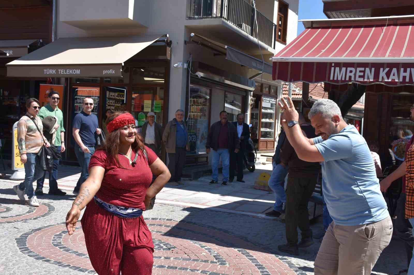 Edirne’de turistler romanların kakava davetine ortak oldu 5 edirnede turistler romanlarin kakava davetine ortak oldu 1 dZvksuOK