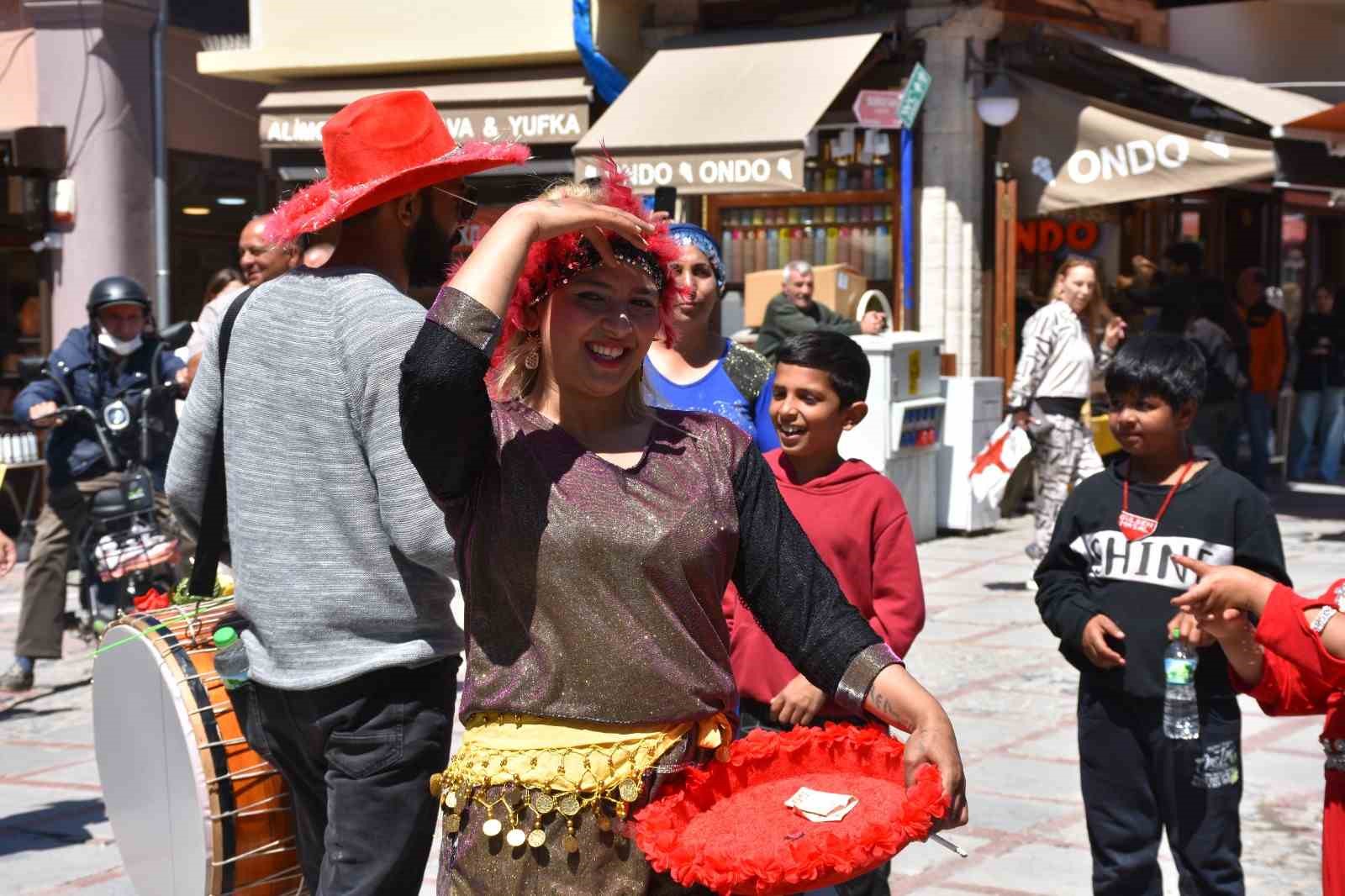 Edirne’de turistler romanların kakava davetine ortak oldu 8 edirnede turistler romanlarin kakava davetine ortak oldu 4