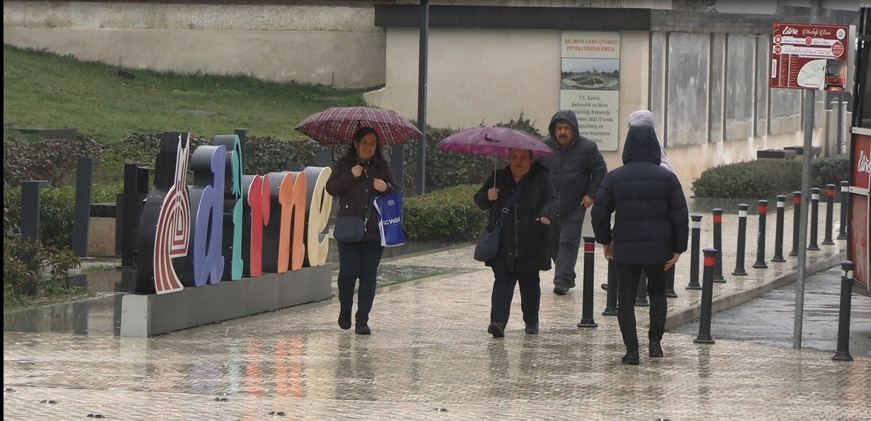 edirnede yagmur etkili oldu cadde ve sokaklar gole dondu 1 b3PC4iFc