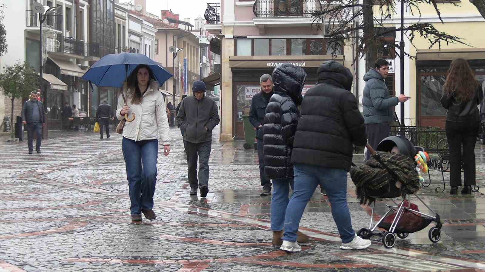 edirnede yagmur etkili oldu cadde ve sokaklar gole dondu 4 YHsJC97W