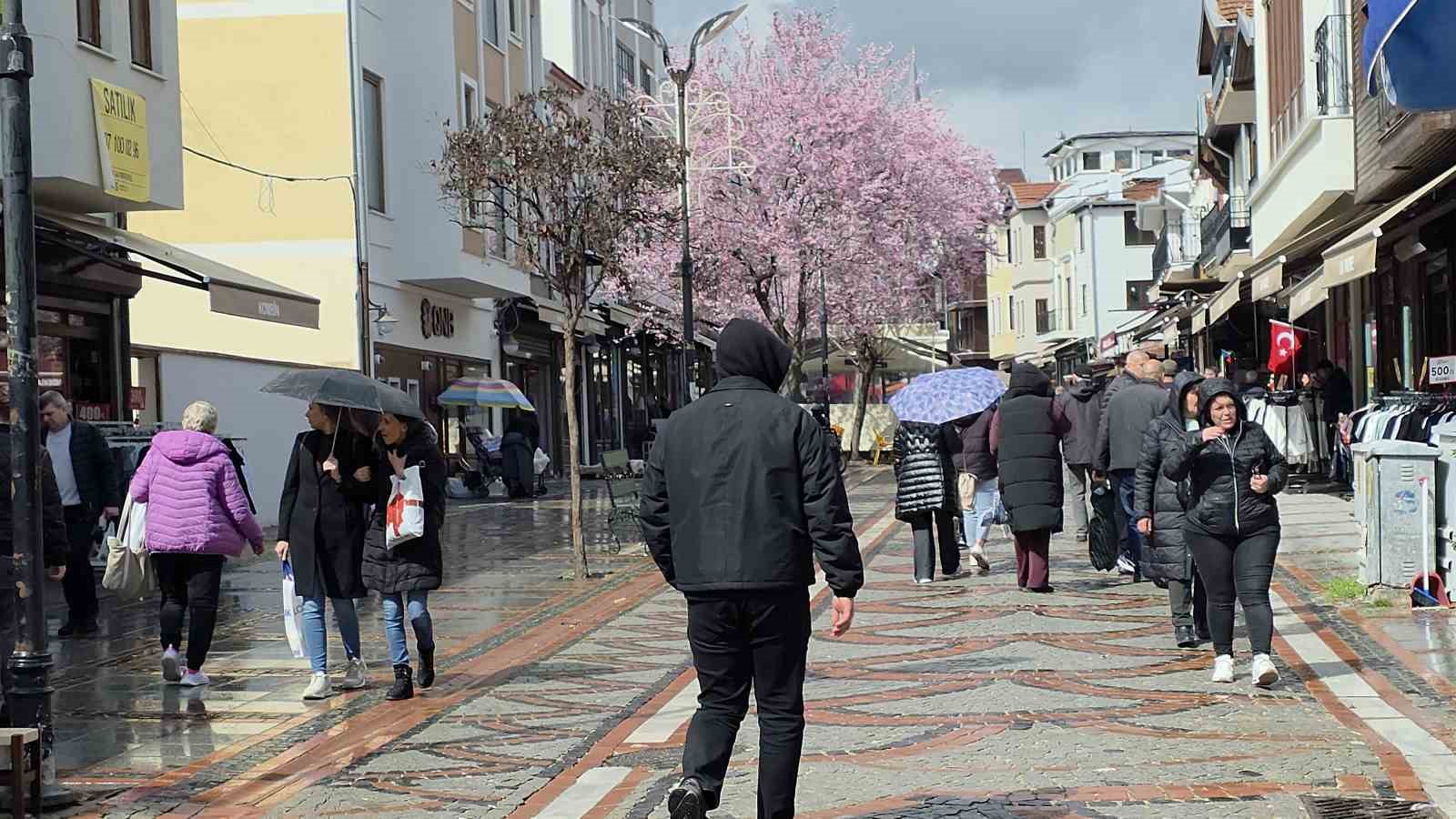 edirnede yagmura ragmen alisveris yogunlugu 2 hkjNDyzq
