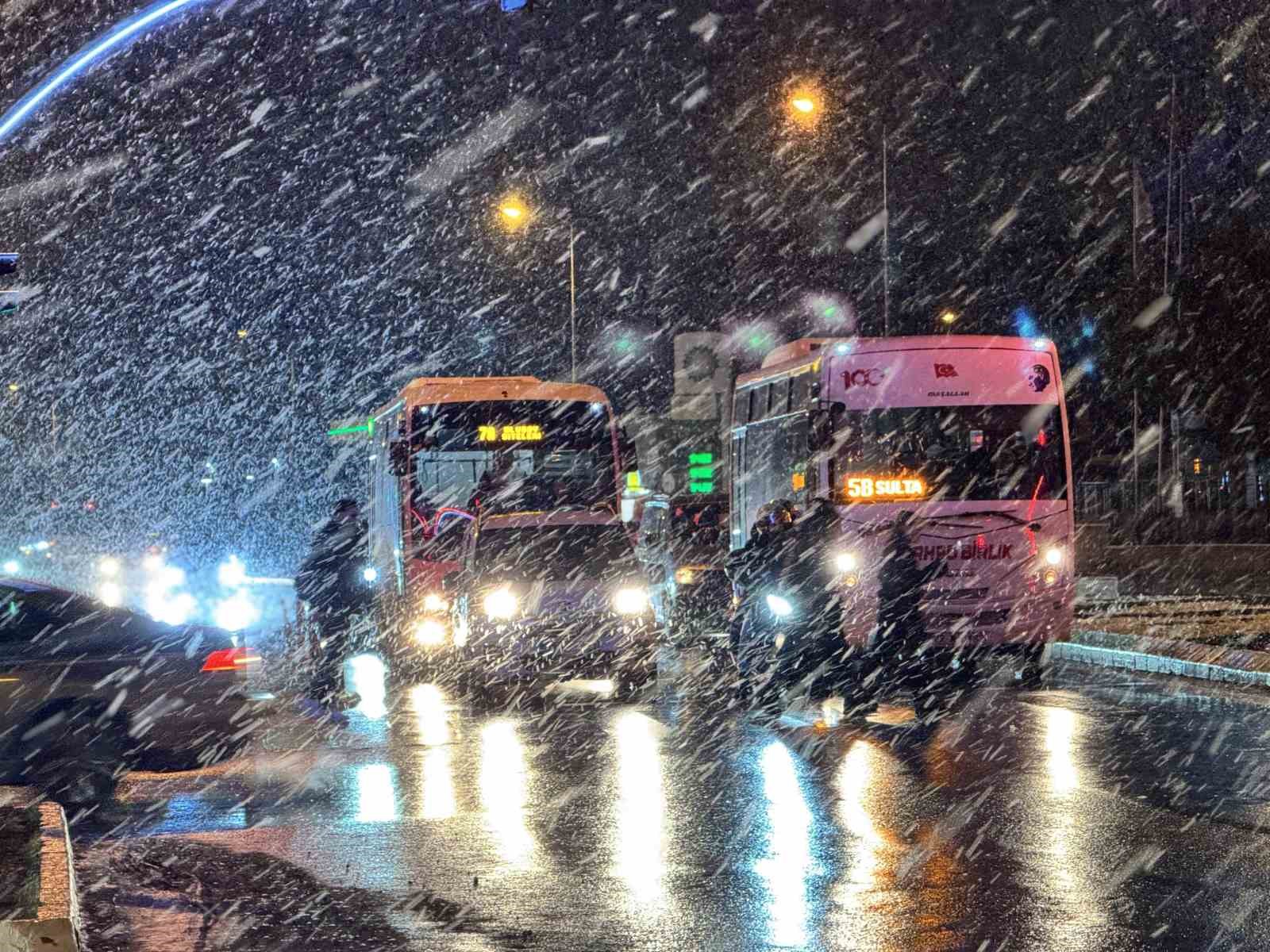 edirnede yogun kar yagisi etkili oluyor 0