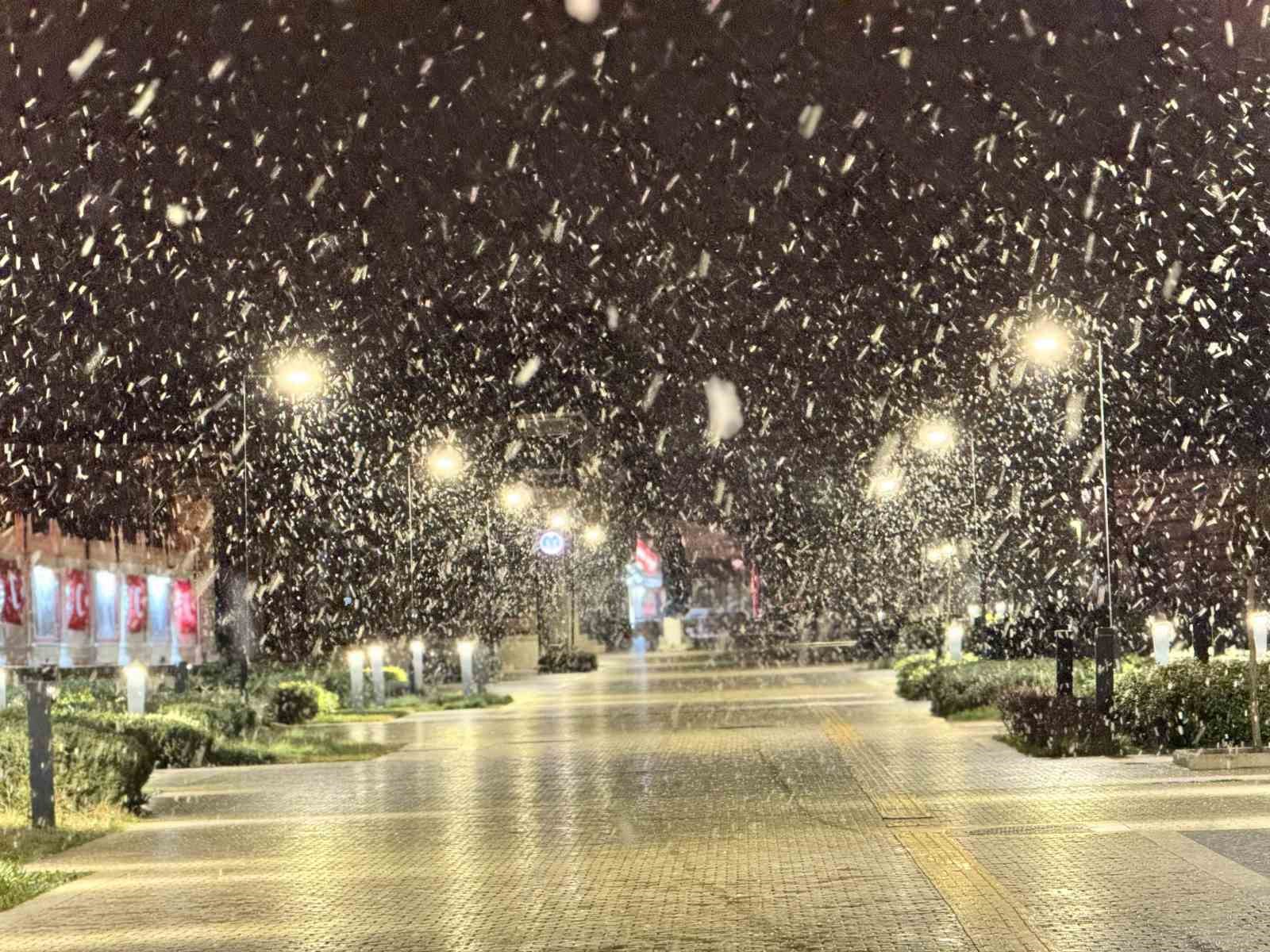 edirnede yogun kar yagisi etkili oluyor 3 iyO8YyyG