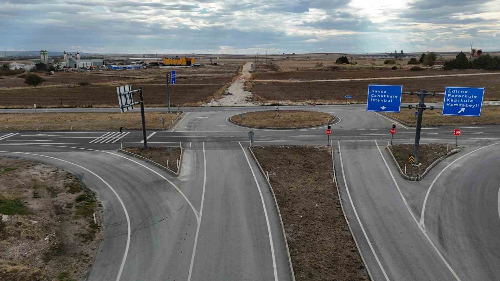 edirnede yol cilesi bitmiyor bozuk yol araclara zarar veriyor 4 XYVdnYN4