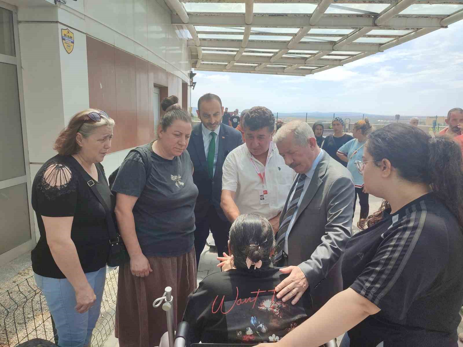 Edirne’de yolcu minibüsü tıra çarptı: 16 yaralı 8 edirnede yolcu minibusu tira carpti 16 yarali 4 MeLi9s4y