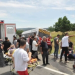 edirnede-yolcu-minibusu-tira-carpti-16-yarali-VkSQBinj.jpg
