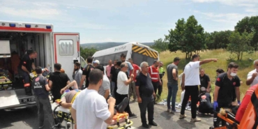 edirnede-yolcu-minibusu-tira-carpti-16-yarali-VkSQBinj.jpg