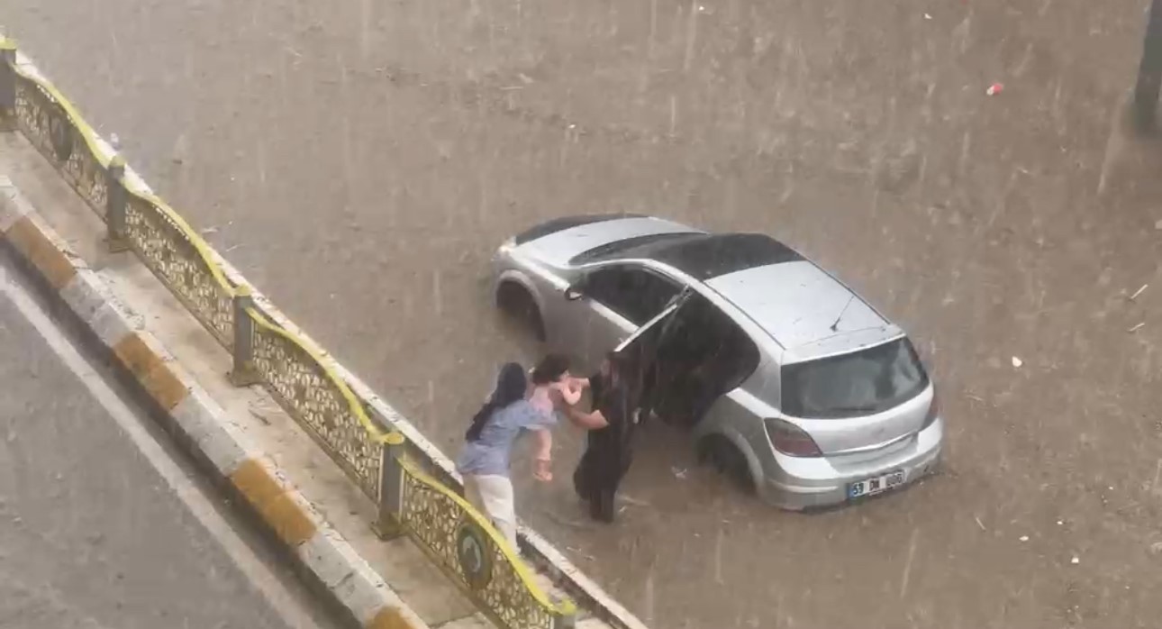 edirnede yollar gole dondu araclar mahsur kaldi 0 HKjzzT4p