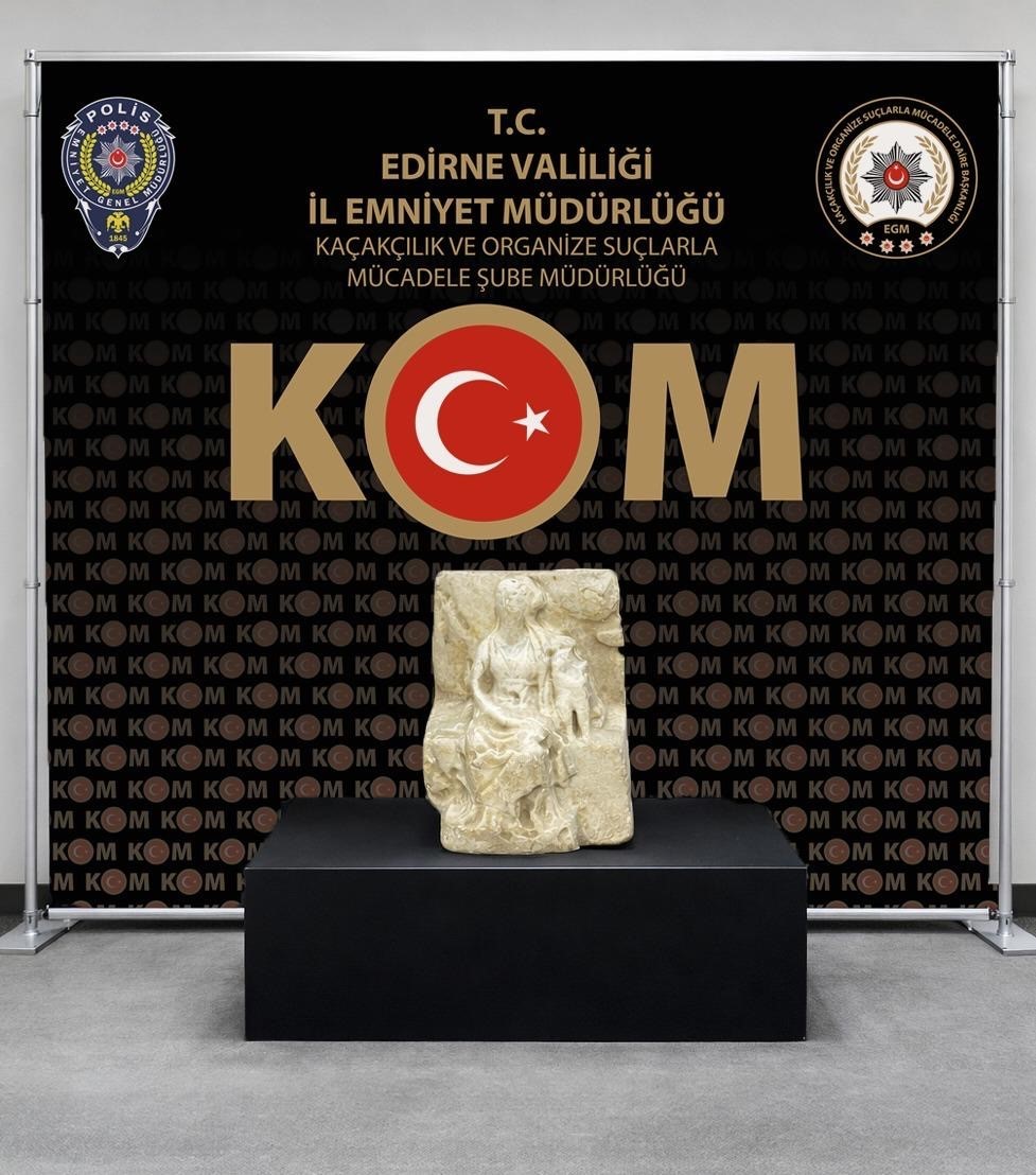 edirnede yurt disina kacirilmak istenen 2 bin yillik heykel ele gecirildi 1 TKciFTJA