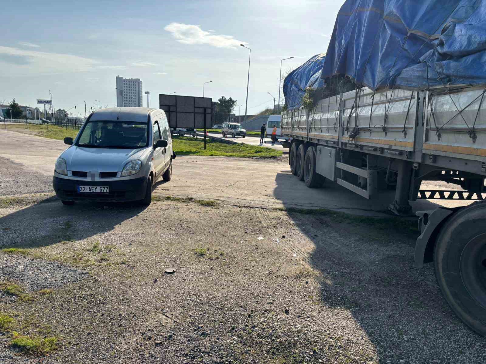 edirnede zincirleme kaza 1 yarali 5 FPi295VU
