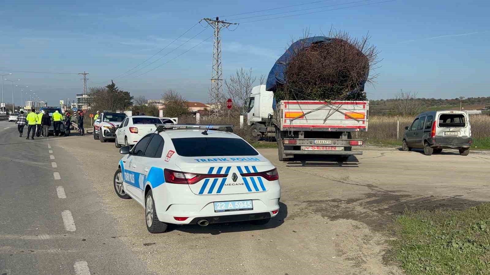 edirnede zincirleme kaza 1 yarali 6 LIB3RbM6