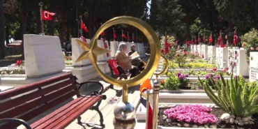 edirnekapi-sehitliginde-bayram-ziyareti-O8zYNwff.jpg