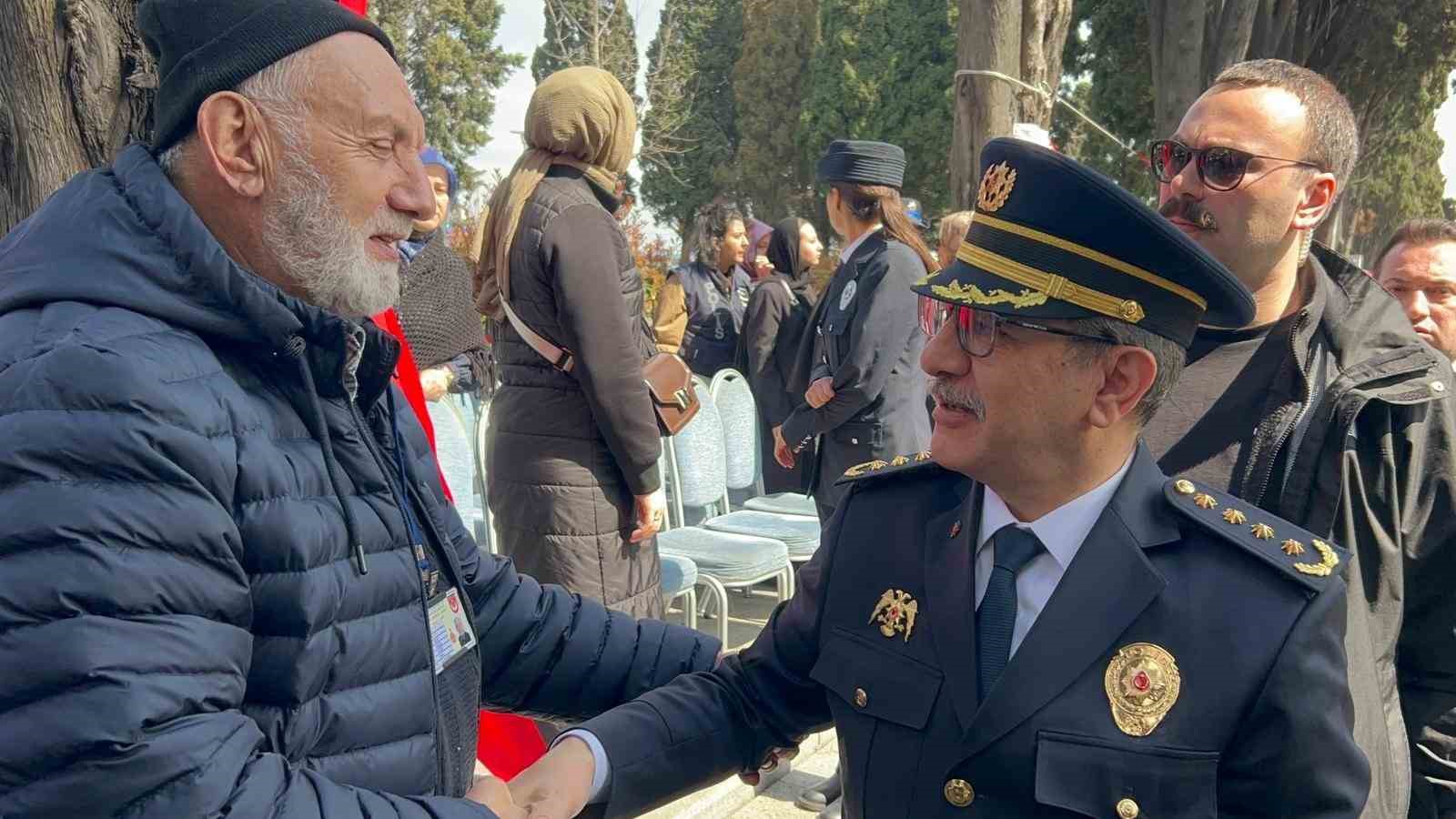 edirnekapi sehitliginde duygusal anlar 92 yasindaki anne gozyaslarini tutamadi 2