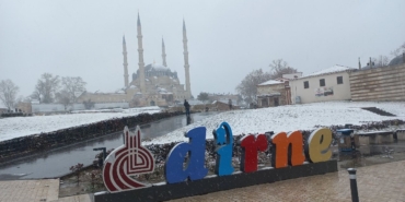 edirnenin-bazi-ilcelerinde-tasimali-egitime-1-gun-ara-verildi-mAEtEalr.jpg