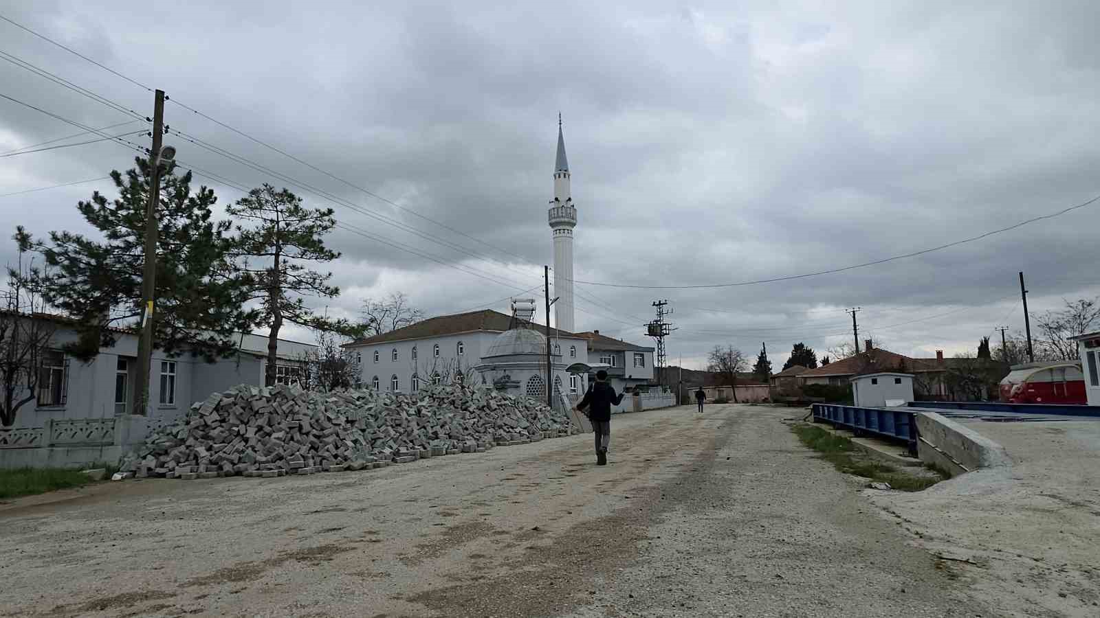 edirnenin en kucuk ramazan davulcusu 400 haneyi sahura kaldiriyor 1 Uv3k7Uhd