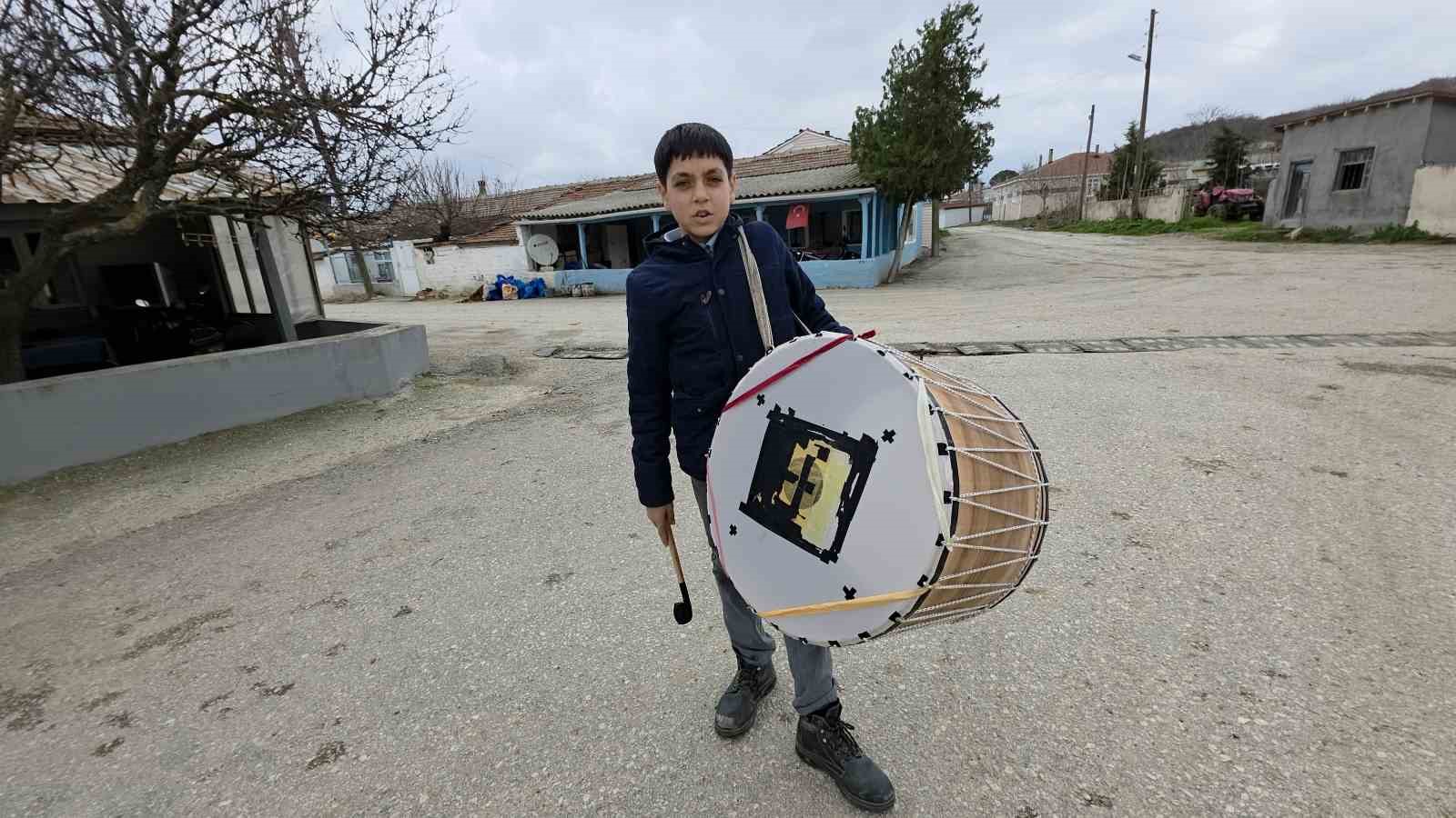 edirnenin en kucuk ramazan davulcusu 400 haneyi sahura kaldiriyor 3 hDVKRR6A