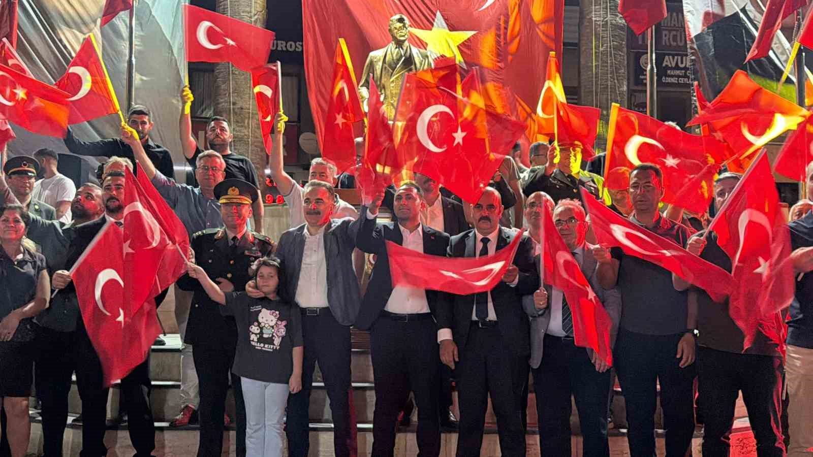 edremit 15 temmuzda tek yurek oldu 1 LZ9ug4V6